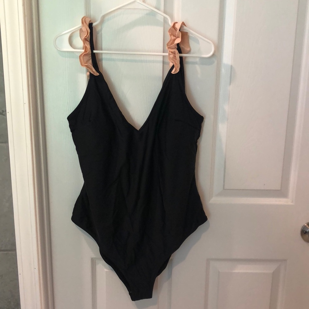 Cupshe- XL Black w/ pink ruffle swim suit